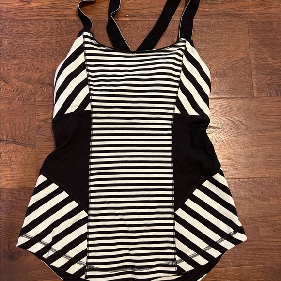 *BUNDLE* of 5 lululemon tops - Picture 5 of 11